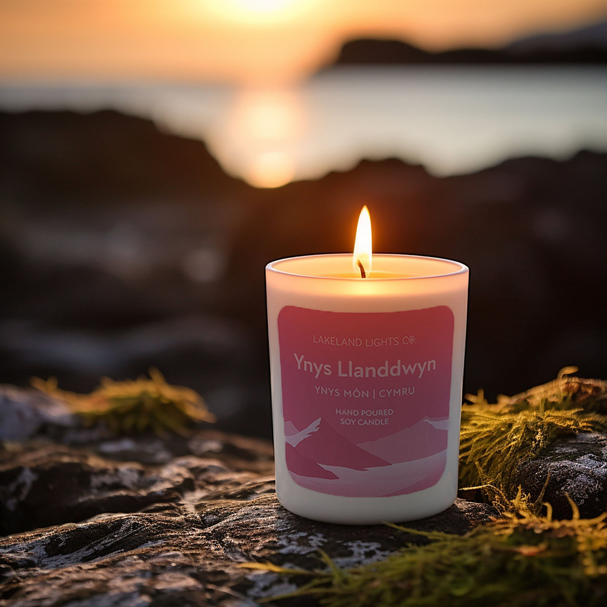 Lakeland Lights Company Ynys Llanddwyn - Tea Rose, White Musk & Darjeeling Soy Candle