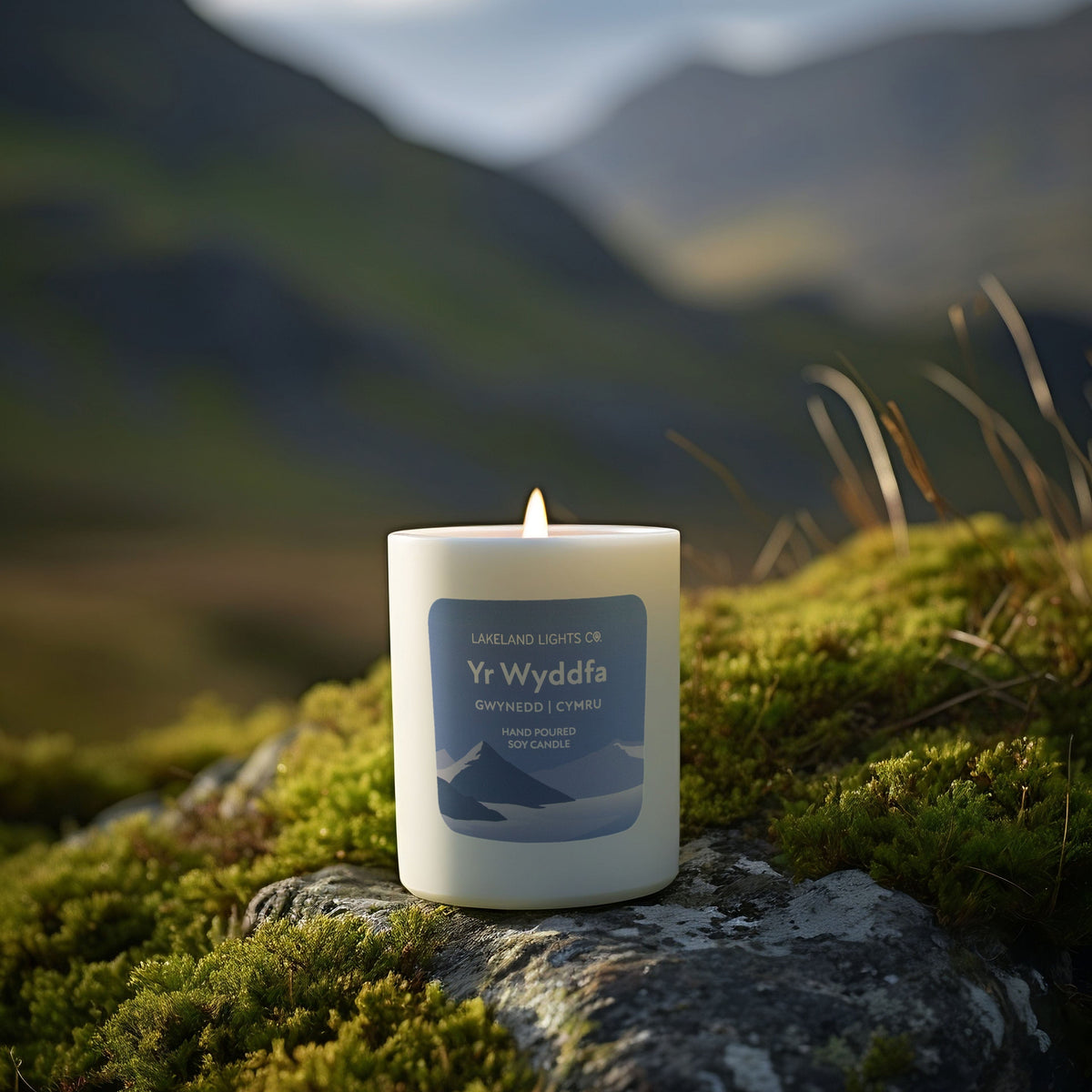 Lakeland Lights Company Yr Wyddfa - Lily, Rose & Bergamot Soy Candle